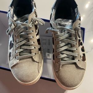 P448 cow print leopard tennis shoes in size 38.